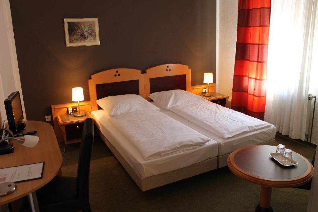Hotel Zum Loewen Bad Homburg vor der Höhe Habitación foto